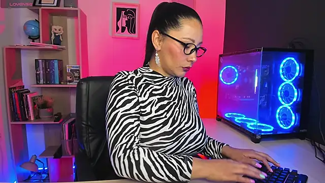 Sue Wolls online show from January 2025 05:59:02 PM