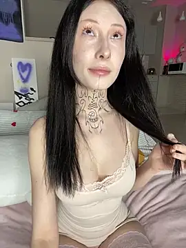 Snapshot of your_Roxy chatting on December 2024 01:32:02 PM your Roxy online show from December 2024 01:32:02 PM