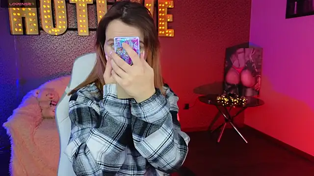 Snapshot of AliceBYKiss chatting on December 2024 03:33:02 PM AliceBYKiss online show from December 2024 03:33:02 PM