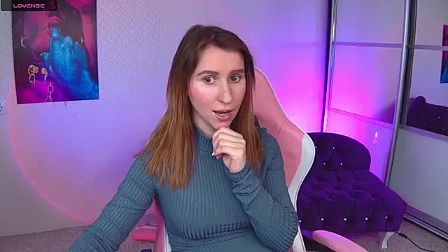 Snapshot of AliceBYKiss chatting on December 2024 01:39:01 PM AliceBYKiss online show from December 2024 01:39:01 PM