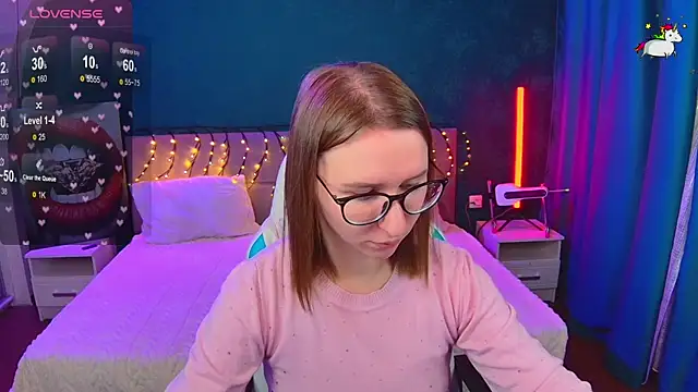 Snapshot of AliceBYKiss chatting on December 2025 07:13:02 AM AliceBYKiss online show from December 2025 07:13:02 AM