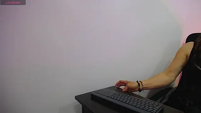 Lupiita223 online show from February 2025 12:59:01 PM