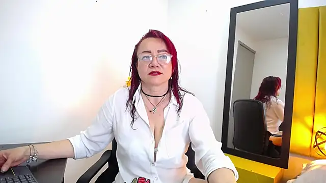 Lupiita223 online show from November 2025 01:00:01 PM