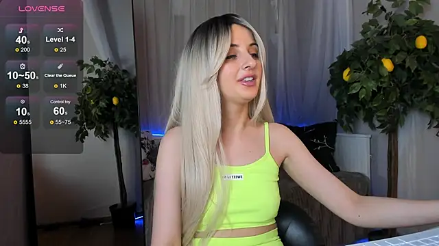 Snapshot of Katty_Lights chatting on February 2025 10:39:02 PM Katty Lights online show from February 2025 10:39:02 PM