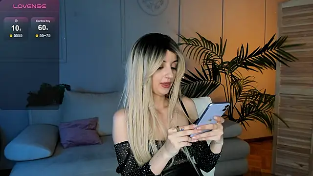 Snapshot of Katty_Lights chatting on March 2025 01:17:02 AM Katty Lights online show from March 2025 01:17:02 AM