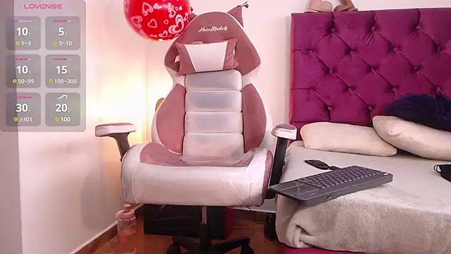 NAOMI WINDSOR online show from February 2025 06:59:02 PM