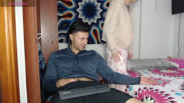 Snapshot of AshleyandTyler chatting on December 2024 02:07:01 PM AshleyandTyler online show from December 2024 02:07:01 PM