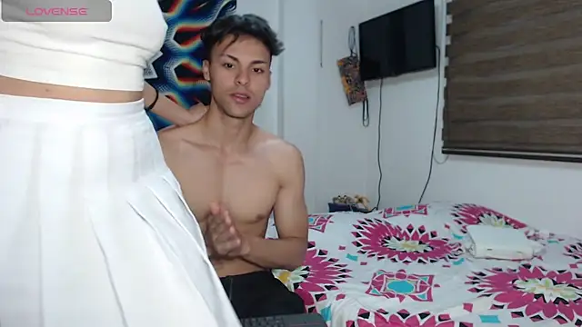 Snapshot of AshleyandTyler chatting on December 2024 10:47:01 PM AshleyandTyler online show from December 2024 10:47:01 PM