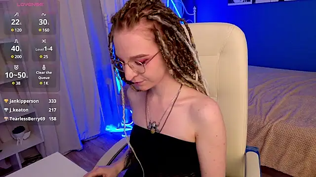 Snapshot of VioletShine chatting on January 2025 07:54:01 PM VioletShine online show from January 2025 07:54:01 PM