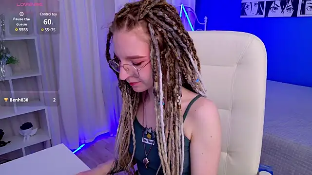 Snapshot of VioletShine chatting on January 2025 10:01:01 AM VioletShine online show from January 2025 10:01:01 AM