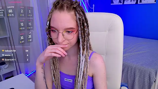 Snapshot of VioletShine chatting on January 2025 05:06:01 PM VioletShine online show from January 2025 05:06:01 PM