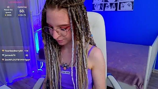 Snapshot of VioletShine chatting on March 2025 09:59:02 PM VioletShine online show from March 2025 09:59:02 PM