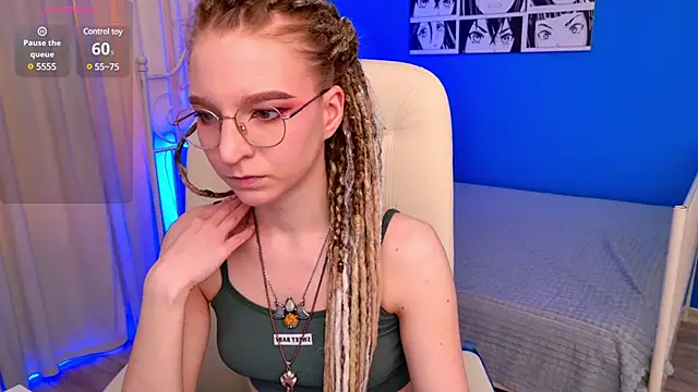 Snapshot of VioletShine chatting on March 2025 09:35:02 AM VioletShine online show from March 2025 09:35:02 AM