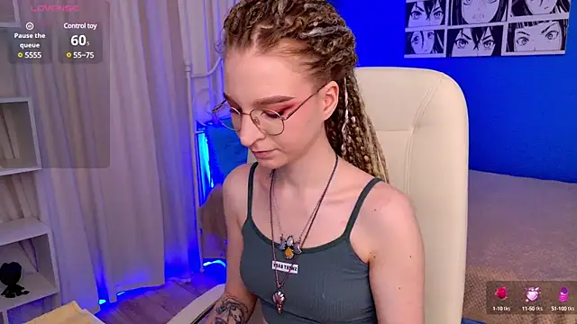 Snapshot of VioletShine chatting on March 2025 02:33:02 PM VioletShine online show from March 2025 02:33:02 PM