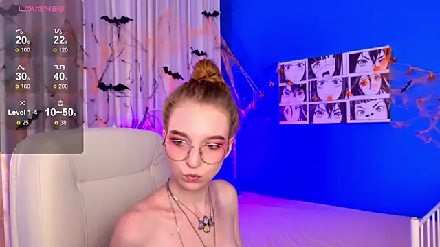 Snapshot of VioletShine chatting on October 2025 12:27:01 PM VioletShine online show from October 2025 12:27:01 PM