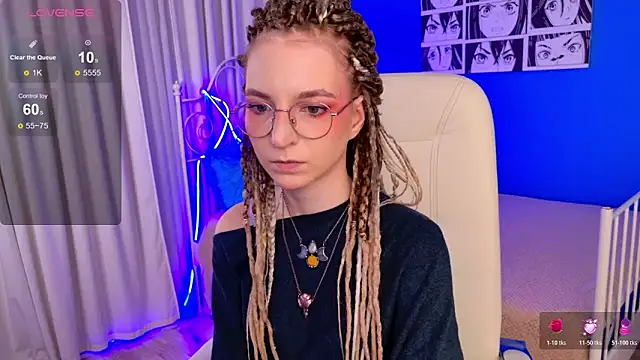 Snapshot of VioletShine chatting on November 2025 11:18:02 AM VioletShine online show from November 2025 11:18:02 AM