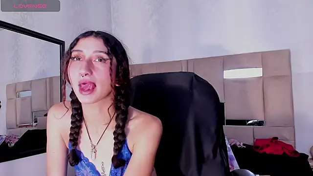 Queenjenn   online show from January 2025 05:09:01 PM