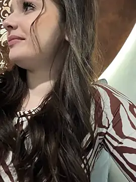 Snapshot of VixenAmour chatting on January 2025 04:37:02 AM VixenAmour online show from January 2025 04:37:02 AM