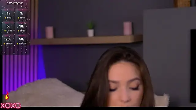 Snapshot of VixenAmour chatting on February 2025 03:22:01 AM VixenAmour online show from February 2025 03:22:01 AM