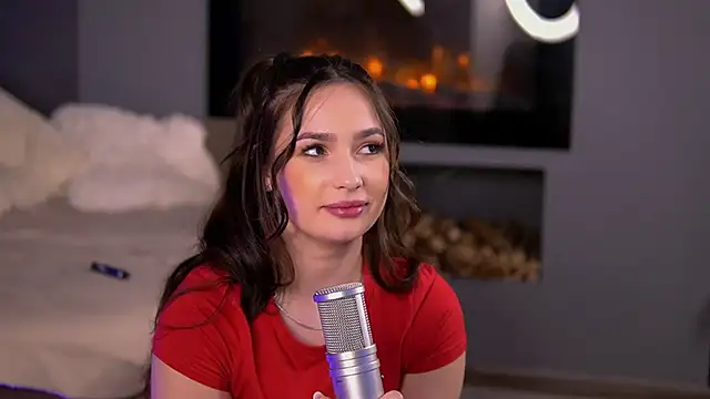 Snapshot of VixenAmour chatting on February 2025 01:58:01 AM VixenAmour online show from February 2025 01:58:01 AM