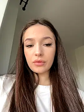 Snapshot of VixenAmour chatting on October 2025 06:08:02 AM VixenAmour online show from October 2025 06:08:02 AM