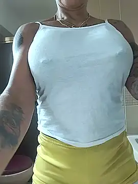 Snapshot of Alison_fitness chatting on May 2026 12:55:01 PM Alison fitness online show from May 2026 12:55:01 PM