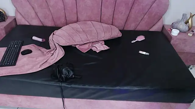 Snapshot of Candy_Bony chatting on January 2025 12:52:02 AM Candy Bony online show from January 2025 12:52:02 AM