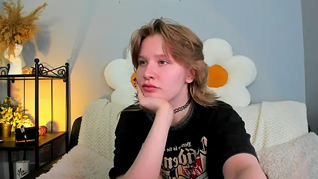 Snapshot of EvaStevs chatting on February 2025 04:12:02 PM EvaStevs online show from February 2025 04:12:02 PM