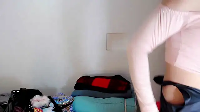 Snapshot of Oxana-Novikov chatting on October 2025 09:59:02 PM Oxana-Novikov online show from October 2025 09:59:02 PM