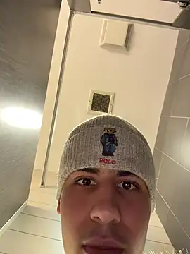 Snapshot of johnycash21 chatting on December 2025 08:47:01 PM johnycash21 online show from December 2025 08:47:01 PM