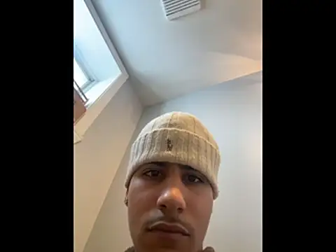 Snapshot of johnycash21 chatting on February 2026 06:00:02 PM johnycash21 online show from February 2026 06:00:02 PM