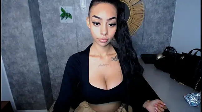 Tiffanny online show from February 2025 01:09:02 PM