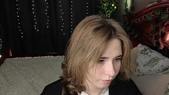 Snapshot of Inessa_Holiday chatting on November 2025 02:52:02 PM Inessa Holiday online show from November 2025 02:52:02 PM