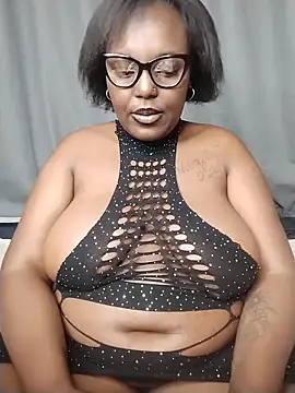 Snapshot of CHERRYYUMMY chatting on June 2026 04:41:02 AM CHERRYYUMMY online show from June 2026 04:41:02 AM
