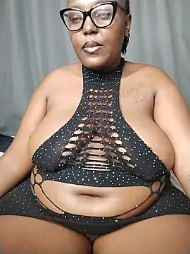 Snapshot of CHERRYYUMMY chatting on June 2026 06:26:01 AM CHERRYYUMMY online show from June 2026 06:26:01 AM