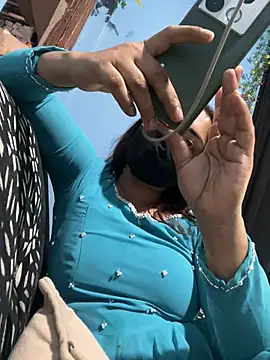 Snapshot of Black_Glow chatting on February 2025 10:09:02 AM Black Glow online show from February 2025 10:09:02 AM