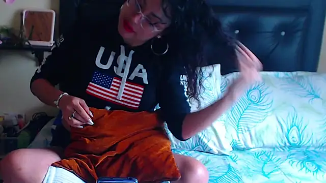 Snapshot of Lunavega1 chatting on January 2026 05:18:01 PM Lunavega1 online show from January 2026 05:18:01 PM