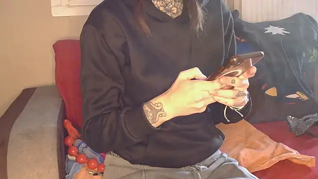 Snapshot of liloucamchaudee chatting on December 2025 08:23:01 AM liloucamchaudee online show from December 2025 08:23:01 AM