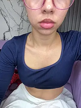Aaliyah Salma online show from April 2026 07:12:01 PM