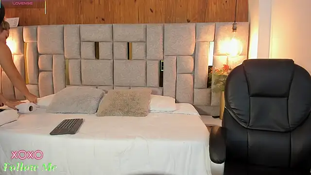 Saori newman online show from March 2025 11:42:02 AM