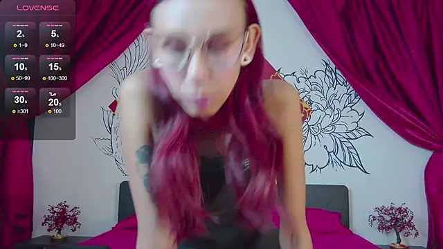 Lunamistyc online show from September 2025 07:36:01 PM