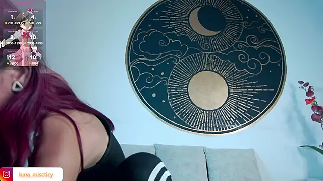 Lunamistyc online show from September 2025 07:36:02 PM