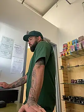 Snapshot of jr91esl chatting on February 2025 08:42:01 PM jr91esl online show from February 2025 08:42:01 PM