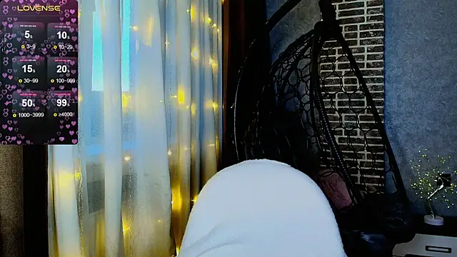 Snapshot of Evacadooo chatting on November 2025 02:06:01 AM Evacadooo online show from November 2025 02:06:01 AM