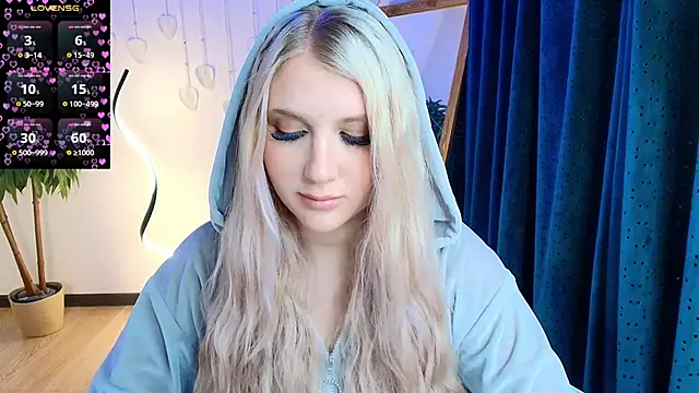 Snapshot of Evacadooo chatting on February 2026 02:38:01 AM Evacadooo online show from February 2026 02:38:01 AM