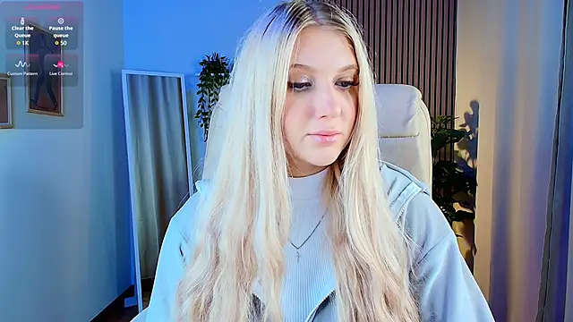 Snapshot of Evacadooo chatting on February 2026 02:32:02 AM Evacadooo online show from February 2026 02:32:02 AM