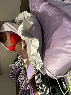 Snapshot of iveedie017 chatting on March 2026 05:44:01 AM iveedie017 online show from March 2026 05:44:01 AM