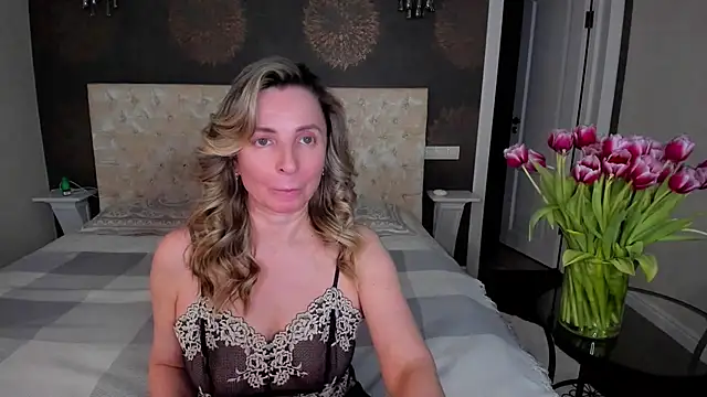 Snapshot of AllisonWilliams chatting on March 2025 04:40:02 PM AllisonWilliams online show from March 2025 04:40:02 PM