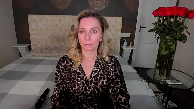 Snapshot of AllisonWilliams chatting on September 2025 04:51:02 PM AllisonWilliams online show from September 2025 04:51:02 PM