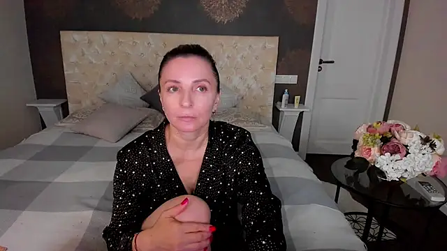 Snapshot of AllisonWilliams chatting on September 2025 06:00:01 PM AllisonWilliams online show from September 2025 06:00:01 PM